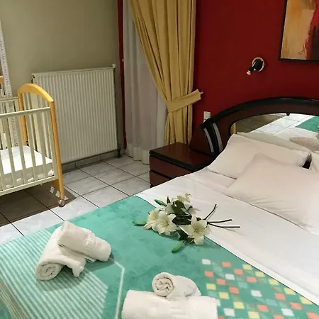 Steps To Nea Chora Angela ,10min To Town Apartment